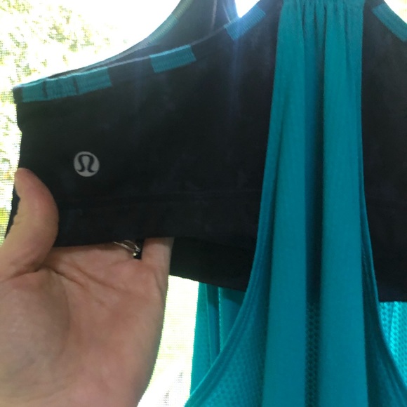 Lululemon No Limits blue floral tank size 10 - Picture 3 of 6